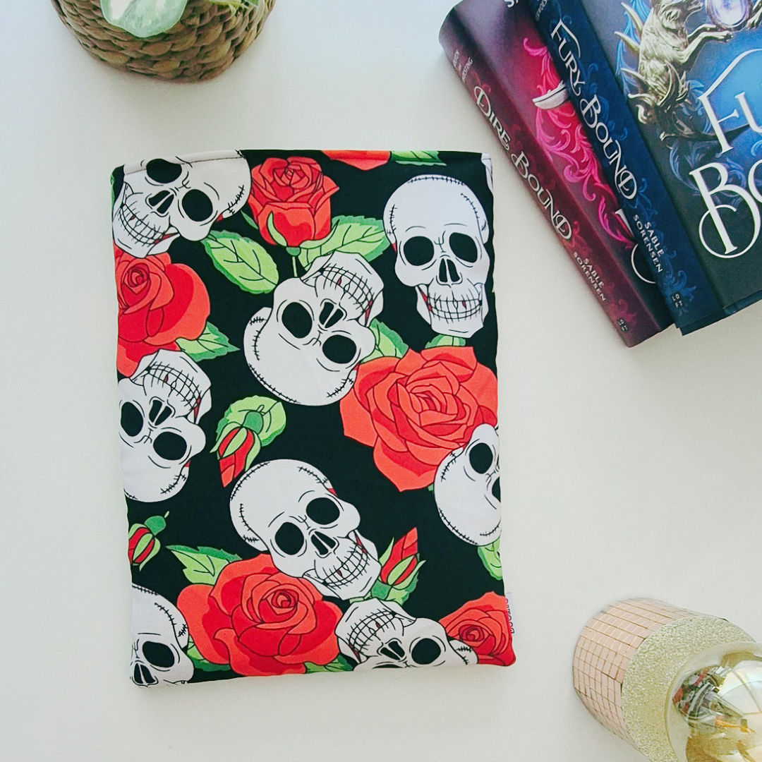 Book Sleeve Large "Deadly Roses"