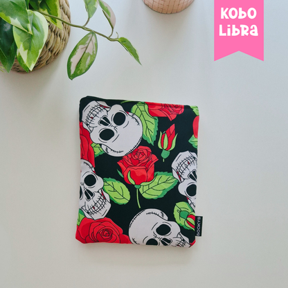 Book Sleeve E-Reader "Deadly Roses"