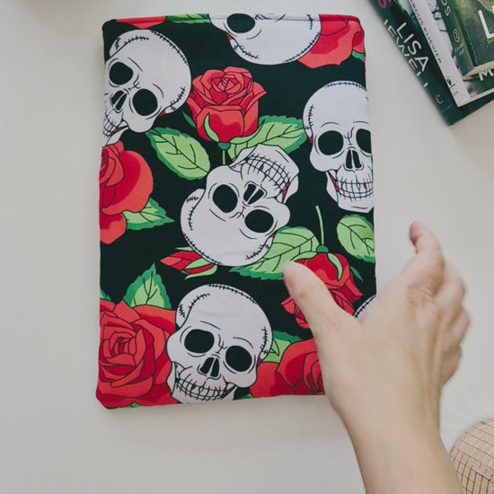 Book Sleeve Medium "Deadly Roses"